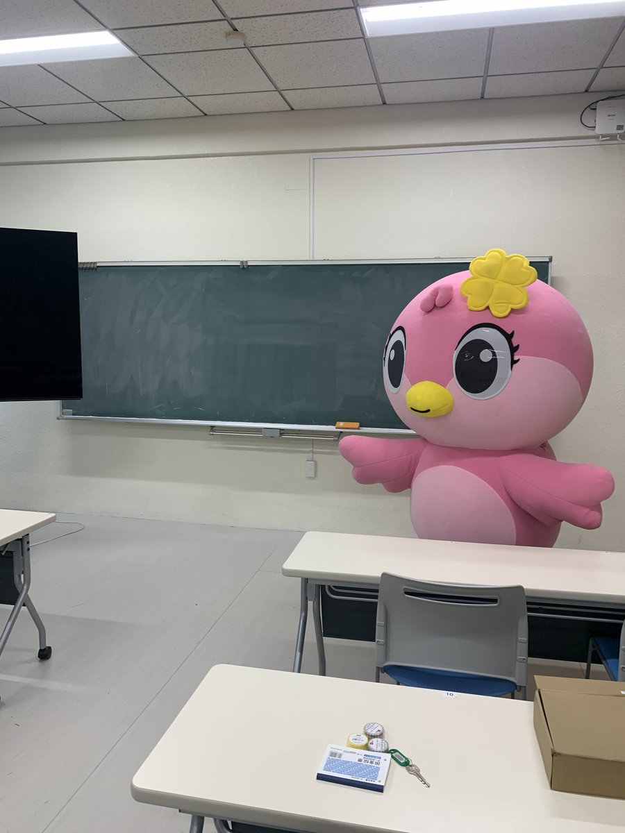 betty_and_riley's tweet photo. 昨日は下関市一の宮学園町の東亜大学に行ってきたよ〜🐦🐦
なんと！
10/24・25開催の大学祭「亜蒔祭-Challenge-」にライリーの参加が決定✨お祭りを大盛り上げするぞ〜
当日ライリーを見かけたら、一緒に写真を撮ってぜひSNSにUPしてね📸

#東亜大学 #亜蒔祭 #下関 https://t.co/rJf9vHfZlX
