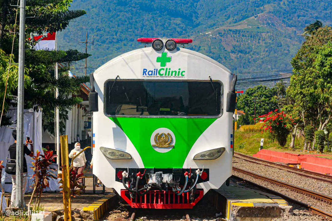 KAI121's tweet photo. Lucu ya, bisa terlihat baik-baik saja di depan semua orang, tertawa dan menjalani hari seperti biasa. Padahal diam-diam, masih berharap namanya muncul di notifikasi.

Bukan ingin kembali, hanya masih ada sedikit harapan untuk sekadar mendengar,
“Gimana kabarmu?” 😔

Selamat pagi, #SahabatKAI!

#KAI121 

Support photo 🙏🏼: adli.dlii121_ (IG)