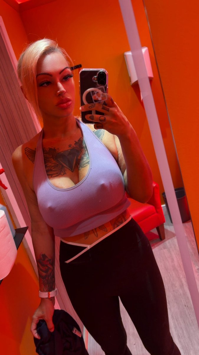 CindaaDollface's tweet photo. Is it cold in here? ☀️ 🥶
#onlyfanshub #onlyfansuk #onlyfans #cindaa https://t.co/N7RHJV5KqU