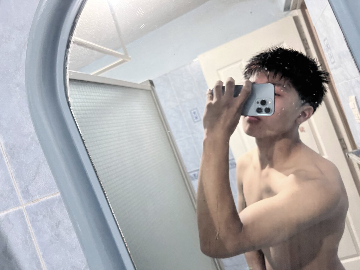 Alejandrozzzqp's tweet photo. Soy flaco 😭 https://t.co/hY062MqrL9