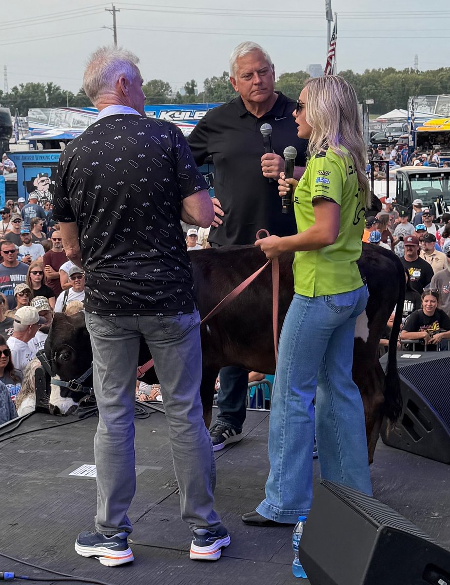 TSize2's tweet photo. So @MaddiGordon_TF @Kenny_Wallace & @TheJohnnyTV walk onto a stage w/ a cow… iconic @ChrisBlair4B 👏! See Maddi & @NHRA here 10/2-4! #NotYourNormalRacetrack @WWTRaceway Enjoy IL 300 https://t.co/0iT7n56hQf