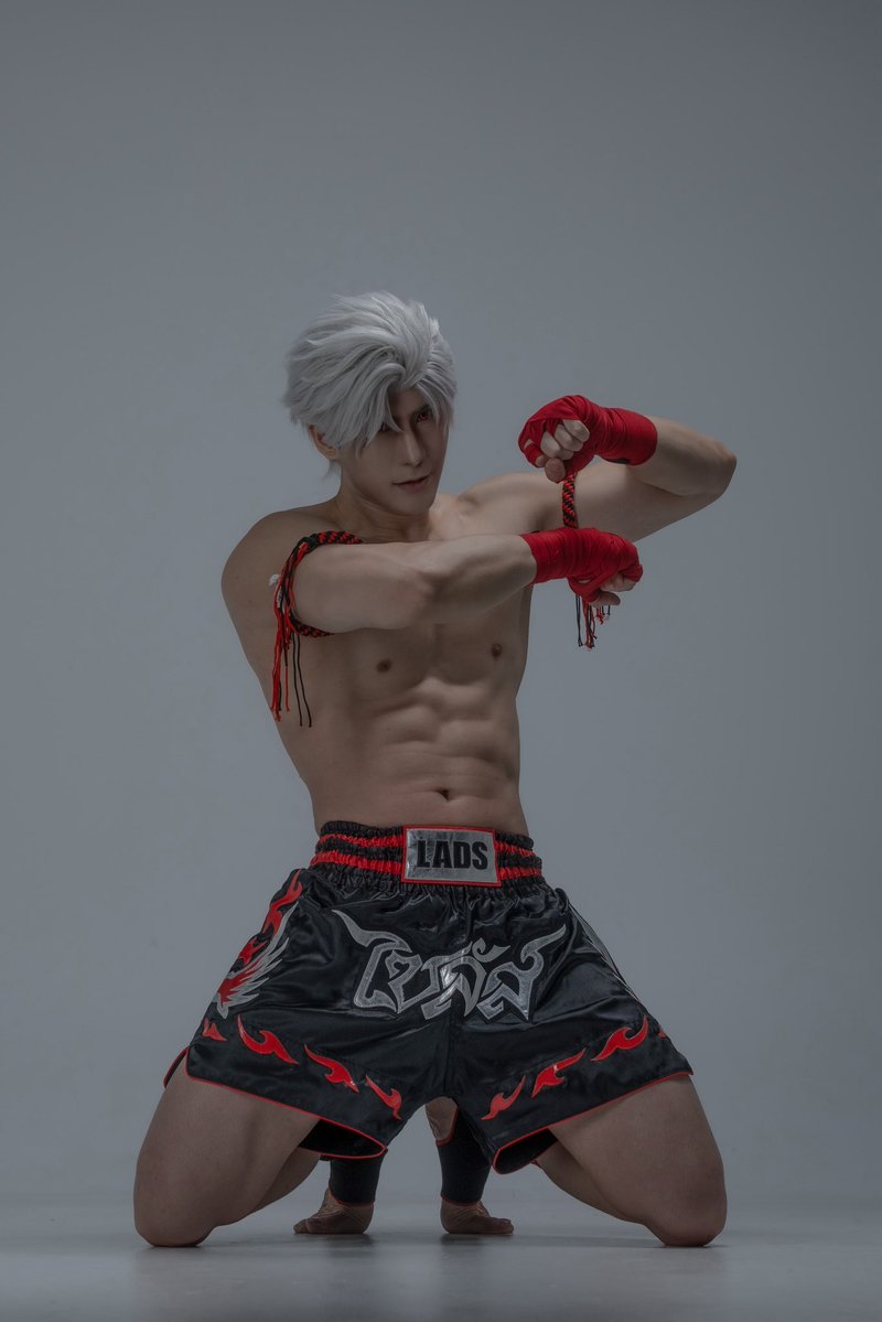 thames_malerose's tweet photo. Round 1 Fight!🥊
ศอกพี่มันแหลม ระวังโดนแทงไม่รู้ตัว…
#sylus
#loveanddeepspace 
#muaythai
#cosplay https://t.co/tVT1lL2G5K
