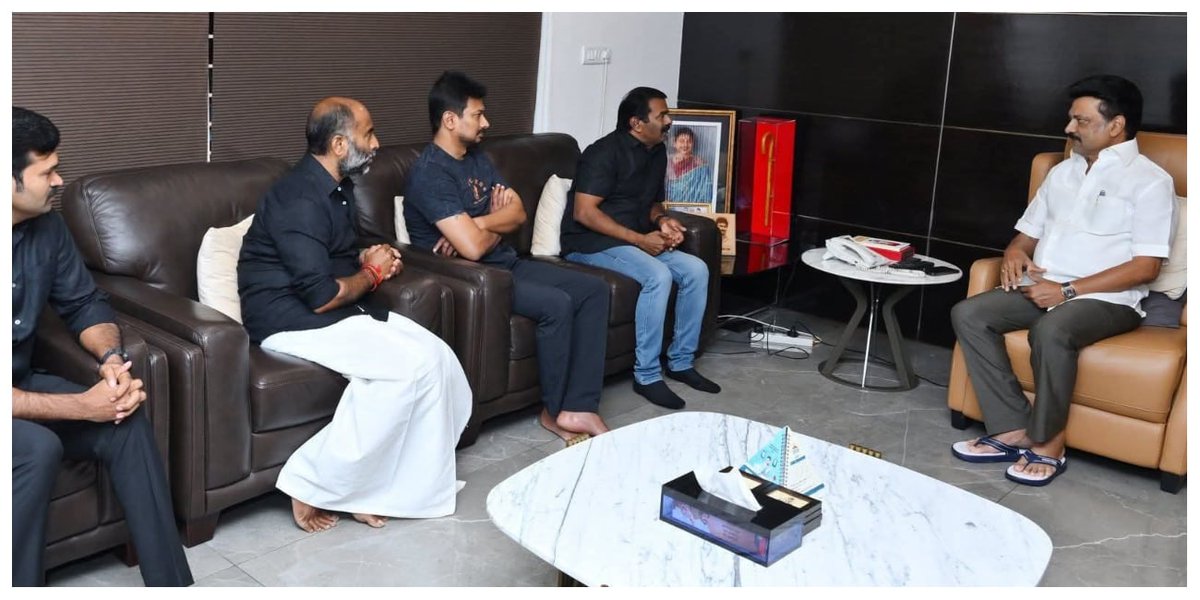 KsyRajesh's tweet photo. @idumbaikarthi செத்தவன் வீட்டுல தூக்கம் விசாரிக்காம அவன் தம்பி வீட்ல தூக்கம் விசாரிச்ச பரதேசி https://t.co/Wz2yaA8GMi