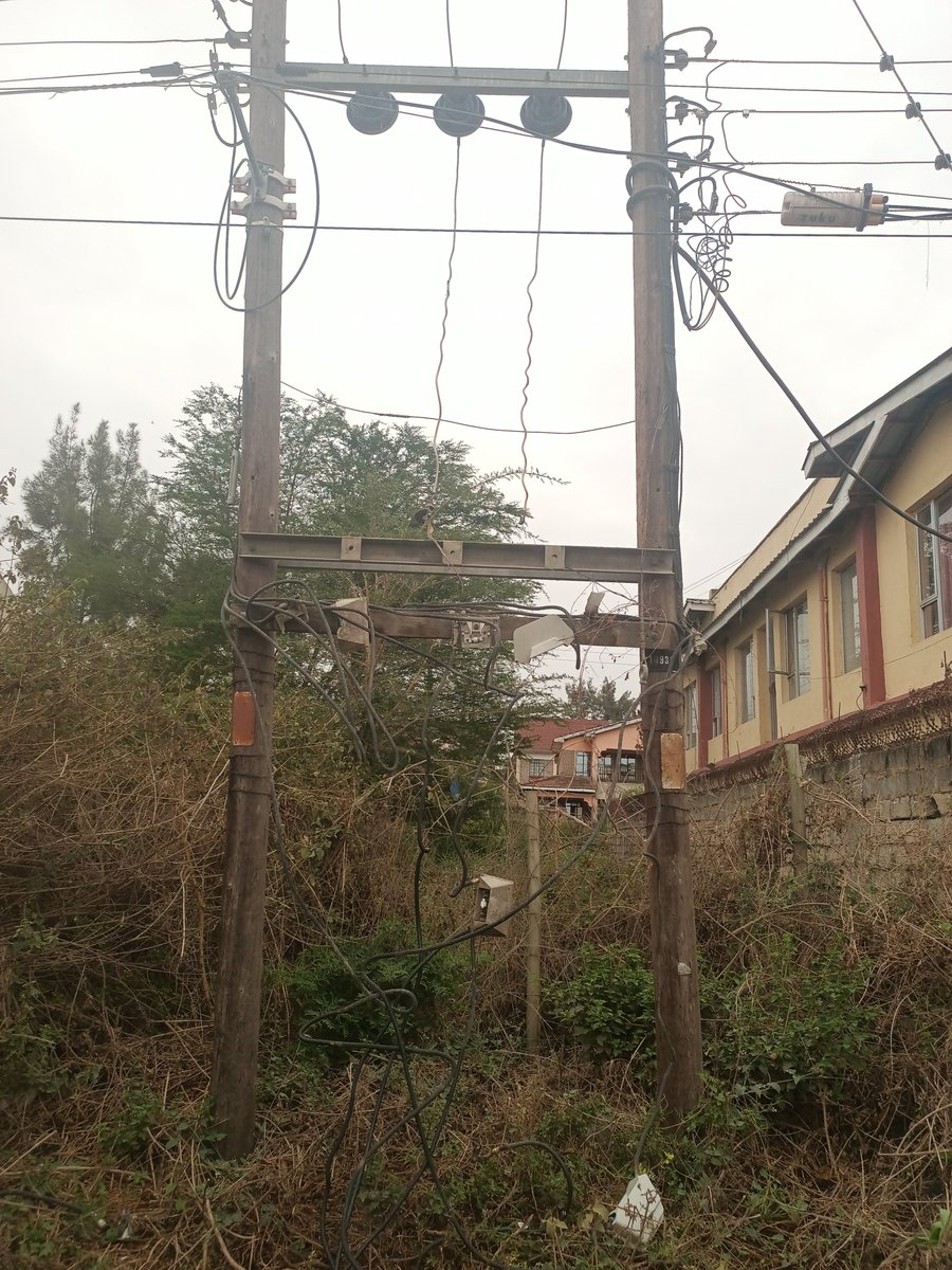 DaktariJones's tweet photo. @KenyaPower_Care
You should rename yourself to @KenyaPower_Careless. 

No power since Saturday night. Picked the transformer Monday. Nobody has called to even estimate WHEN we will get power. 

Food spoiling. Can't charge phones. You are comfortable.

 Look at how you left us!! https://t.co/EfB17z3jPR