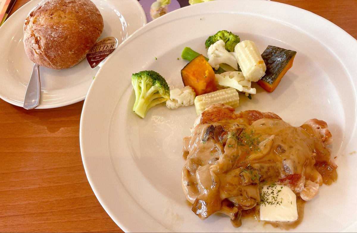 broccolirea's tweet photo. ｺｺｽｩ
きのこクリームチキンステーキ
ブルスケッタァ https://t.co/IzRiRsuph7