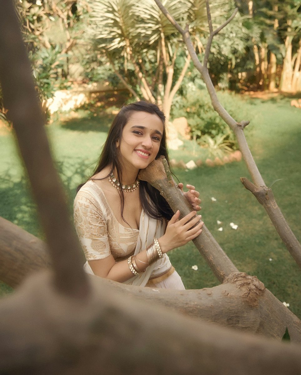 Nuveksha's tweet photo. 🌼🌺🌸 https://t.co/0zaxaScNrF