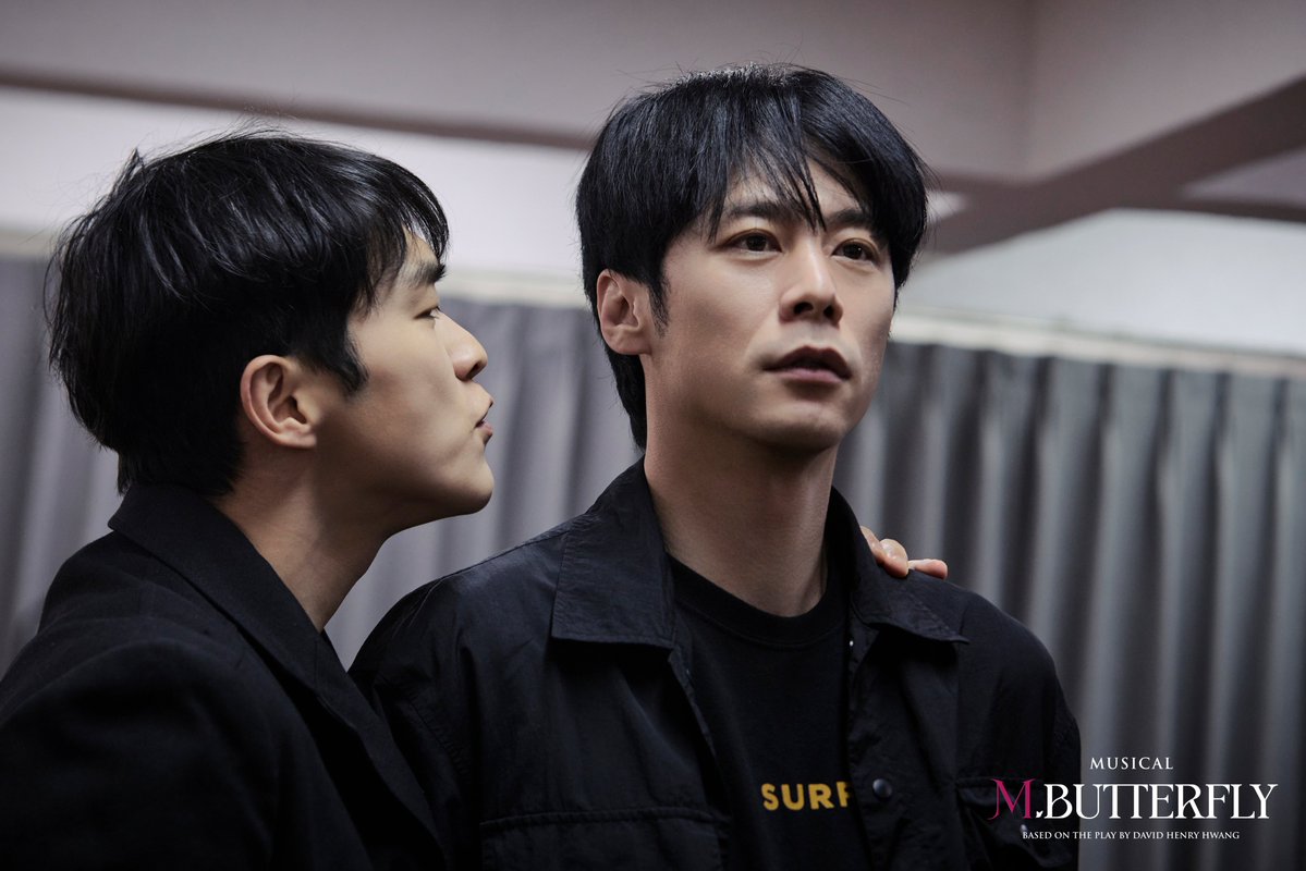 thebestplays's tweet photo. #뮤지컬 #엠버터플라이

뮤지컬 <엠. 버터플라이>
연습 사진 공개 (1/5) 🦋 

-
26.9.22.-12.13.
YES24스테이지 1관 https://t.co/clfZLQgOcI