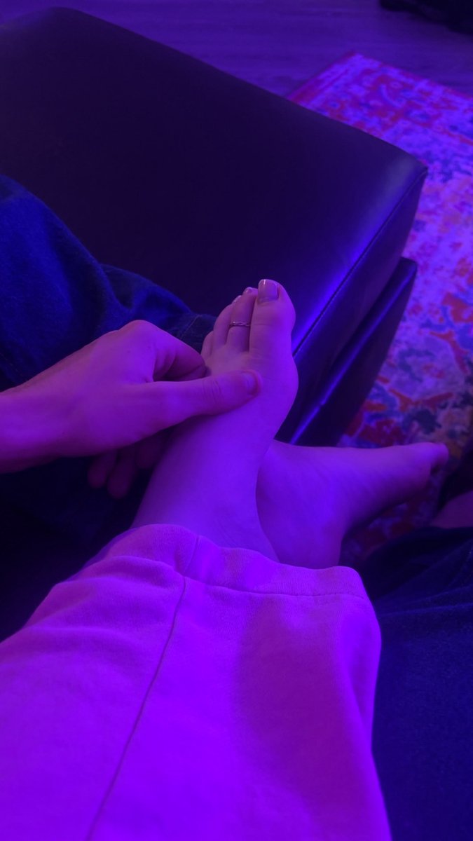 KingRandy00's tweet photo. Bow down beta bitch cucks 😂🫵 you are below our feet and soles 😂🦶

Findom cashmaster freeloader https://t.co/D2BXJqg2Ag
