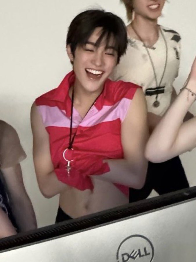 _girlkeon's tweet photo. this is yalls top?? only thing he's topping is the ao3 best omegas chart https://t.co/P0bxo6Ct4g