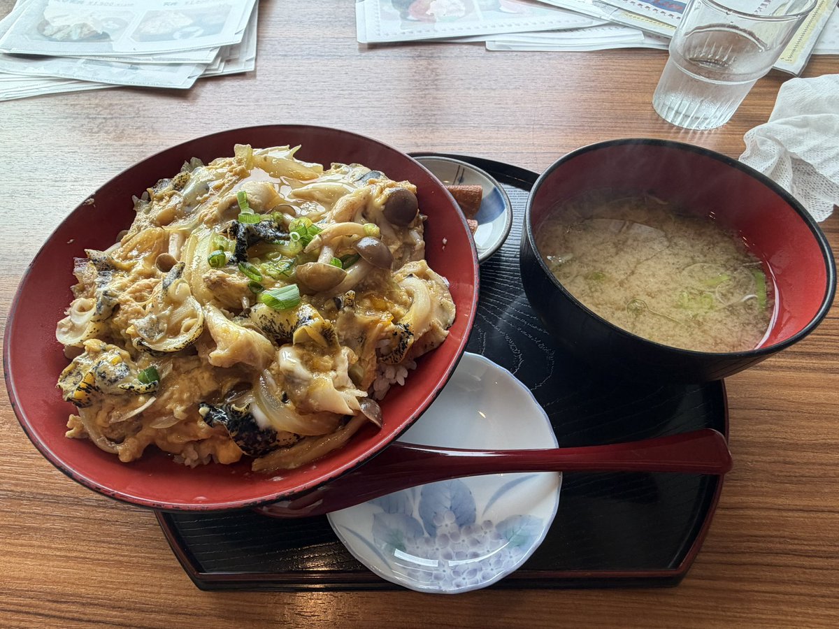 do_en2's tweet photo. 様似町にてつぶとじ丼
うんまぁ！ https://t.co/vlb6HCyyiw