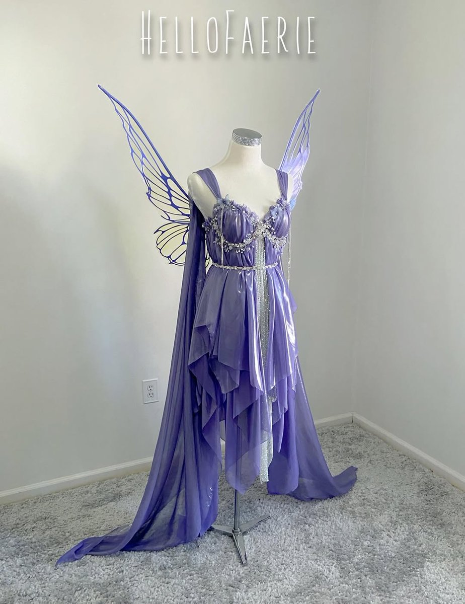 michellrive87jb's tweet photo. Liquid purple silk Gown
The fabric melts all around you, stopped only by the glittering crystals throughout.
Love this piece so much, but I don’t think I ever named her before I sent it off. I wonder what I should have called her.
💜 https://t.co/ohfQgbldde