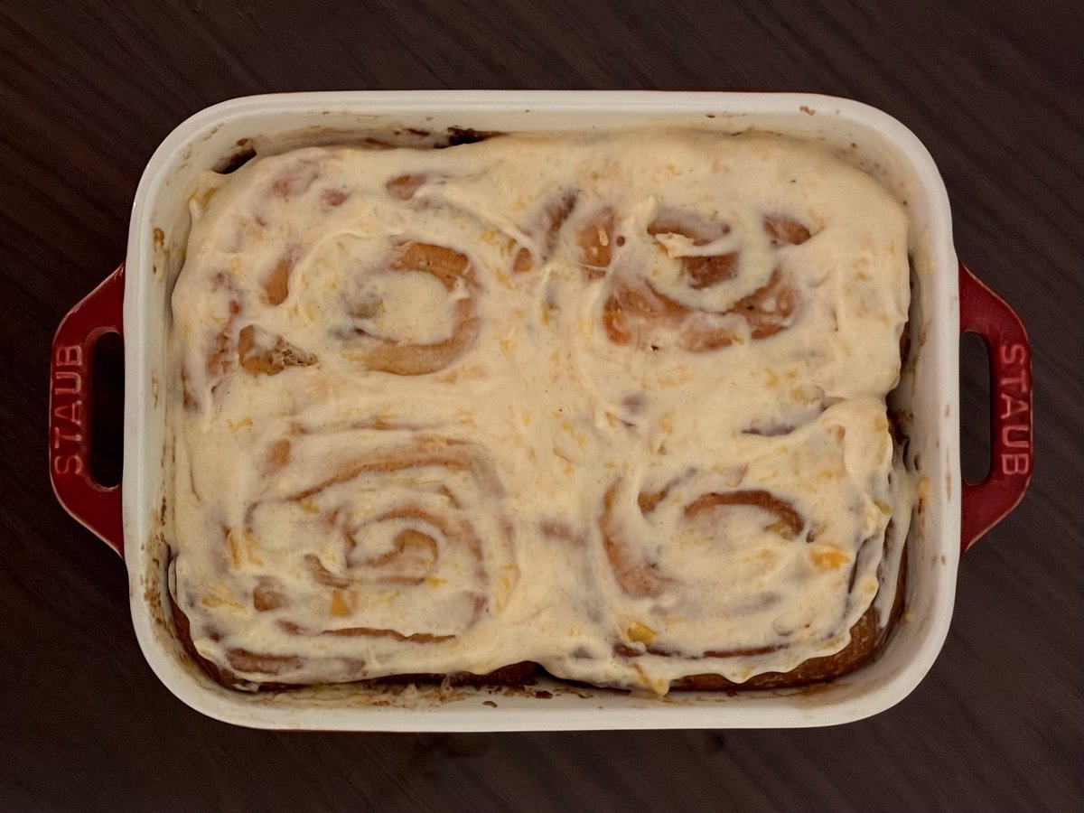 stwabevee's tweet photo. earl grey cinnamon rolls with peach cream cheese frosting https://t.co/Ys3QKD2DbV
