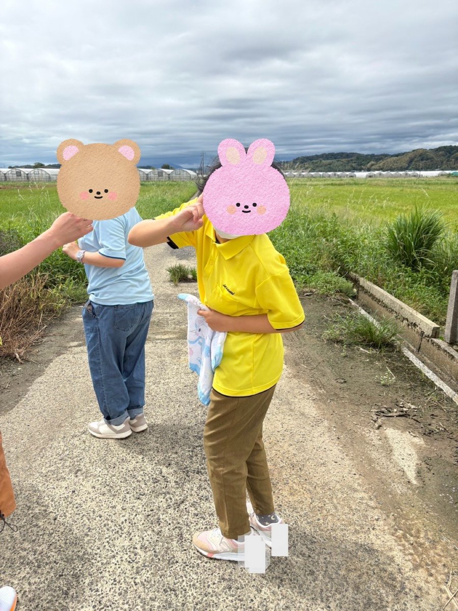 akiwa_kai's tweet photo. セサミ・みやざきです('◇')ゞ
生活介護のスタッフさんが
散歩へ出かけました。
少しずつ秋が感じられるようになりました。
施設周辺はのどかな田園風景です( ´∀｀ )
#宮崎市
#生活介護
#就労継続支援B型
#散歩
#のどか https://t.co/L0T0Nlu4oG