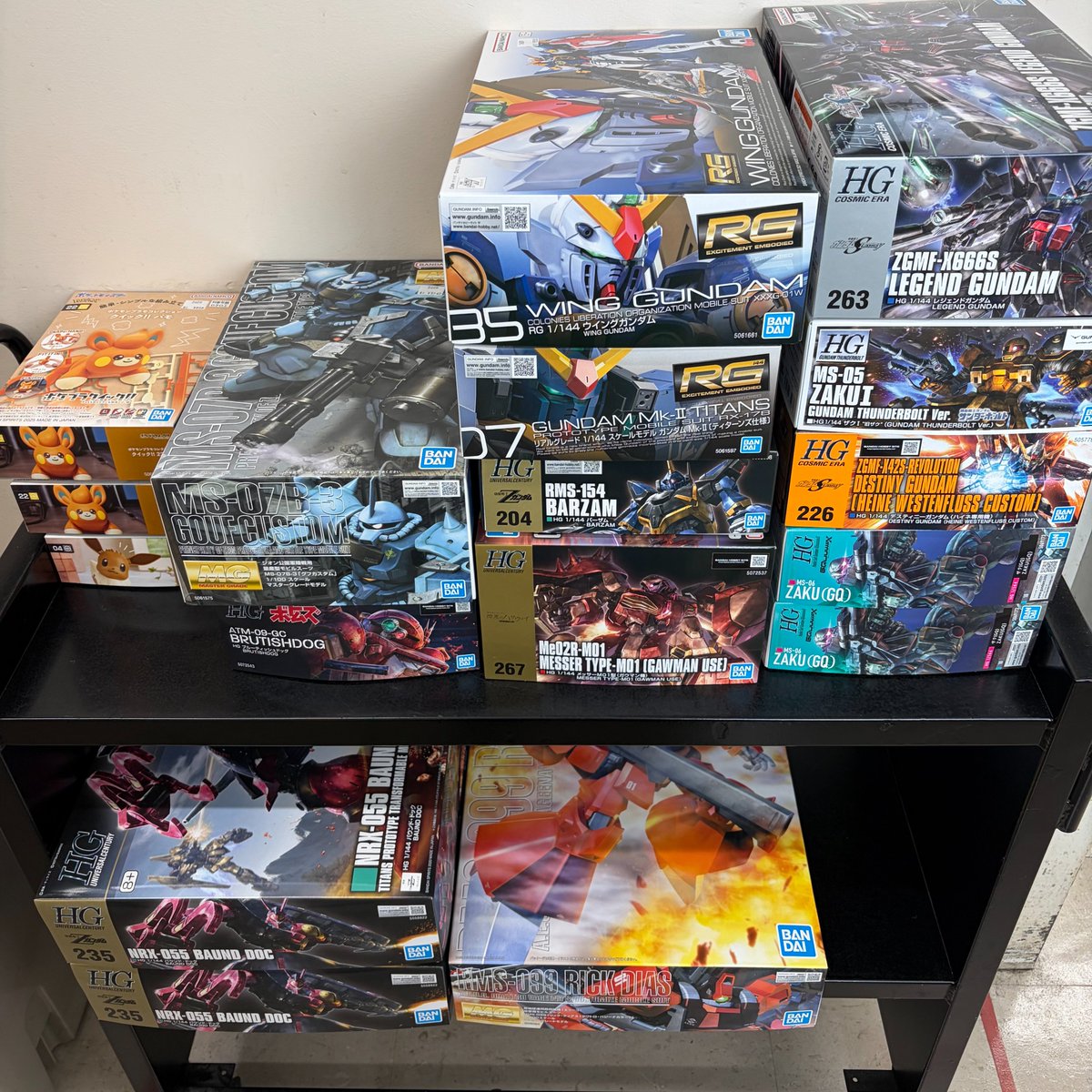 sanyodohanda's tweet photo. 【プラモ再入荷✨】  
本日若干数再入荷しました!
お立寄りの際は是非展開中のものと併せて 
ご覧ください。売り切れの際はご了承くださいませ。

#三洋堂 #半田店 #プラモ #ガンプラ https://t.co/REvvkc5RKK