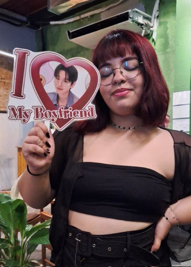 myfriendandeye's tweet photo. just wanted to share some heart warming memories with my friend @/jongdawae_

me and her have twin names of gabrielle dos santos moraes (gabrielle.moraes@ifsp.edu.br)

we have both lived in sorocaba, são paulo (SP), brazil 🇧🇷 and shared the same birthday of 01/24/2002 🩷 https://t.co/QgfxaYlqMK