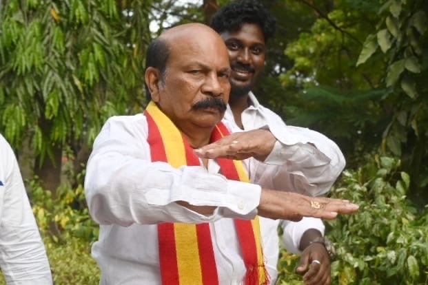 News_Kompany's tweet photo. கொளத்தூர் MLA வி.எஸ்.பாபுவின் உடல்நிலை சீராக உள்ளதாக சென்னை எம்ஜிஎம் மருத்துவமனை அறிக்கை

நுரையீரல் தொற்று காரணமாக மருத்துவமனையில் அனுமதிக்கப்பட்டுள்ள வி.எஸ்.பாபுவின் உடல்நிலை குறித்து தொடர்ந்து கண்காணிக்கப்பட்டு வருவதாகவும் தெரிவிப்பு https://t.co/q58c8uA8ri