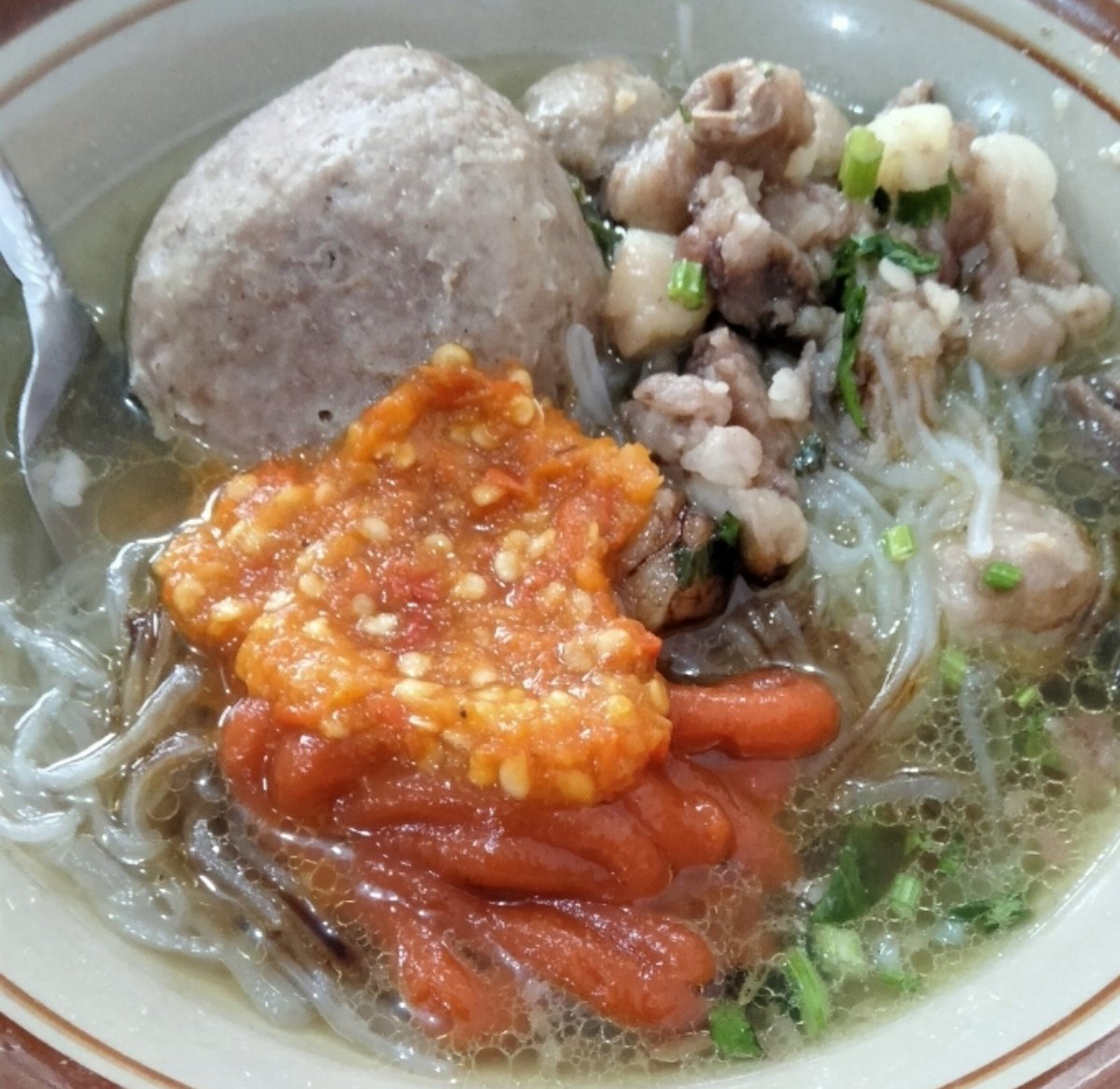 laroqn's tweet photo. Pilihan menu maksi yang tepat kan....👇🏻👇🏻...ngebakso dulu yuks https://t.co/EQ9cJQeKeM