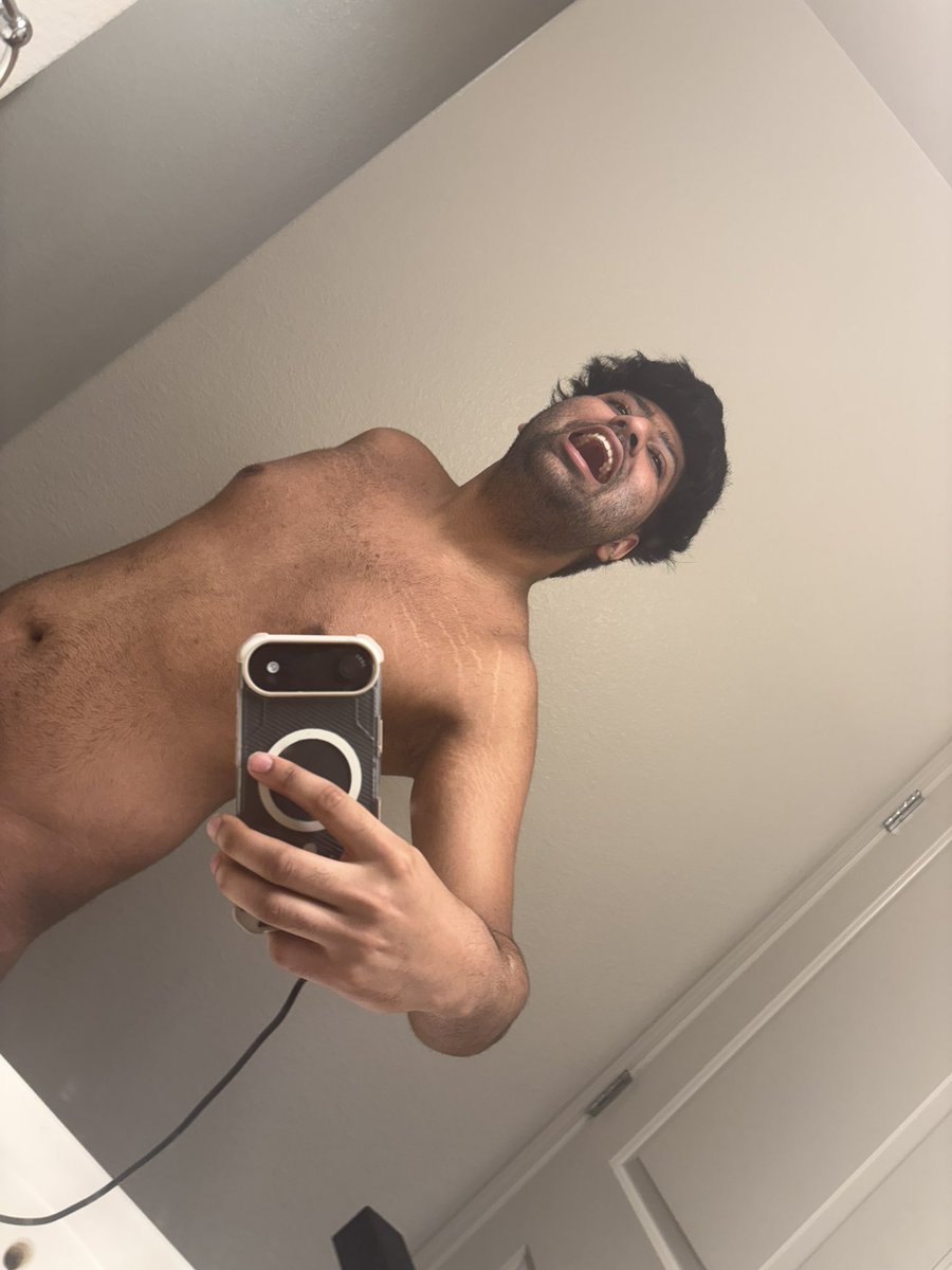 DaddyfrozzGang's tweet photo. FROZZ LETS GOO  COLLEGE SHIT WE BEEN TOGETHER!😘❤️❤️❤️ https://t.co/gpCyrFKeVu