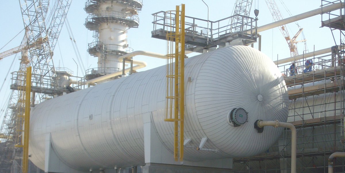 ranamanish's tweet photo. That’s not paint. It’s metal jacketing over insulation on a huge vessel.
#engineering https://t.co/OfKRP4Q2Os