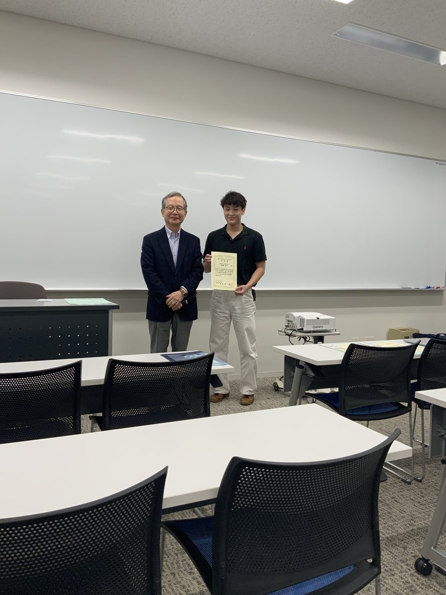 TSU_Kokusai's tweet photo. 2年生に学長賞・学部長賞授与。

留学から帰国した2年生を対象に、後期オリエンテーションが行われ、留学中に決定していた学長賞1名、学部長賞2名の表彰がありました。無事の帰国をよろこび、後期に向けての奮闘を期待します。

＃東京成徳大学　＃国際学部　＃オリエンテーション https://t.co/78e5HA1Ah9