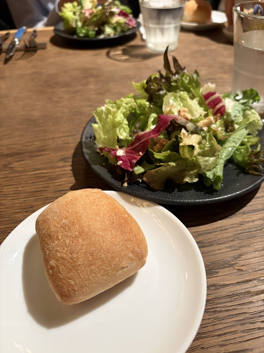 assi4646's tweet photo. 私の歓迎会ランチ、ナムジュンが行ったウイスキーバーでした✨
そしてその幹事をしたくれたのはナムペンでした(今日判明)。 https://t.co/3IGxBTGgAV