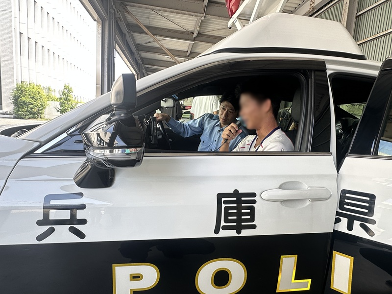 Hyogo_Police's tweet photo. 【イベント開催結果　警察官採用センター】
７・８月に高校生対象職業体験を開催しました！白バイ、パトカーの乗車体験、制服着用体験などを行いました！開催状況の詳細はホームページをご覧ください！

職業体験(高校生対象)
https://t.co/OsZR4vPhbz
#警察官 #兵庫県警察 #採用 #就活 #高校生 https://t.co/uNDAhxjqkS