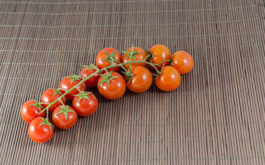 dickh007470's tweet photo. [Just tried the new farm-grown cherry tomatoes—bursting with sweetness, no sour aftertaste at all! Perfect for salads or snacking straight.  A must-buy for fresh produce lovers!]， https://t.co/zNcPSfBT9b