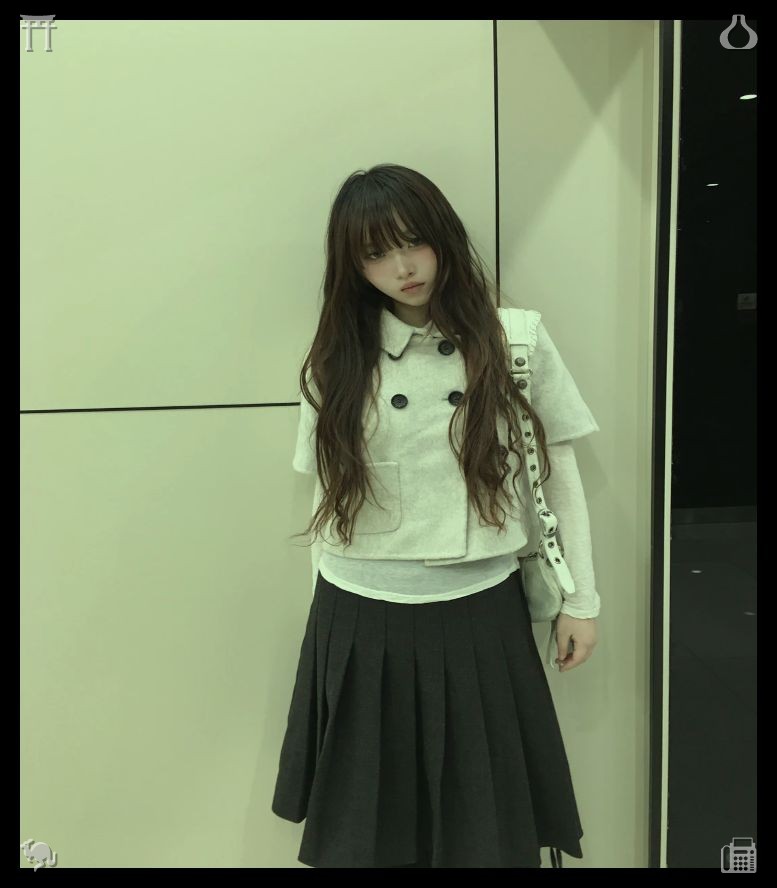 tsumin3636's tweet photo. 😑A cat frolics with a ball of yarn and ribbon. Your affection never hurries to immediately mend every ache and wound within me; instead, it just remains silently by my side, softly walking with me through each gradual, difficult journey of healing. https://t.co/MI6XBkkBer