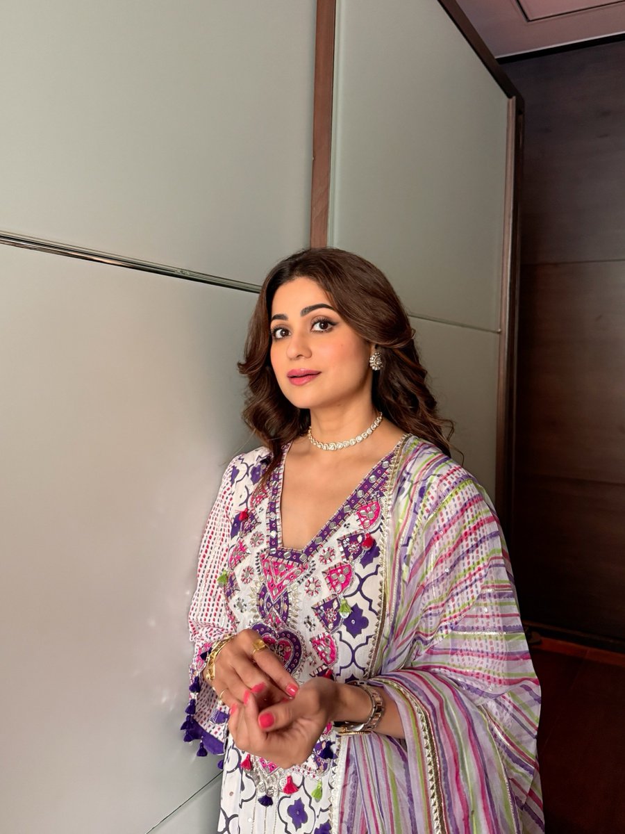 IMREAL_HERO's tweet photo. Ganesh Chaturthi Special 🐘🧿

#ShamitaShetty #GaneshChaturthi https://t.co/ZEoYYbBSon