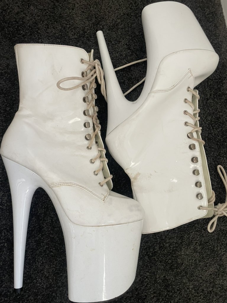 goddessemily66's tweet photo. Make an offer selling these 👠👸🏼 https://t.co/SaX9cERvBt