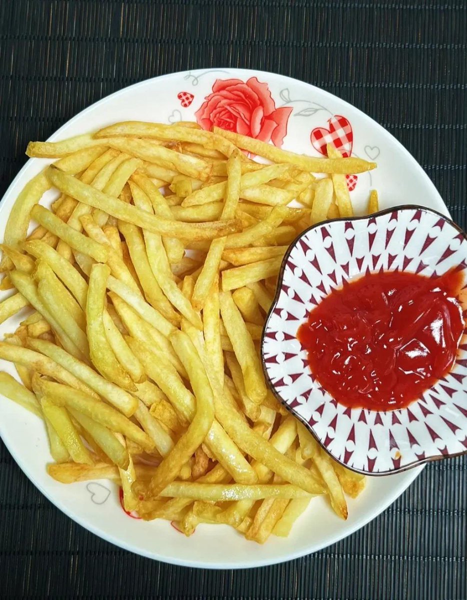 FelicaDarih9's tweet photo. Just pulled the first batch of golden, crispy french fries from the air fryer—crunchy on the outside, fluffy inside, and totally guilt-free! https://t.co/Ft53EBe0R7