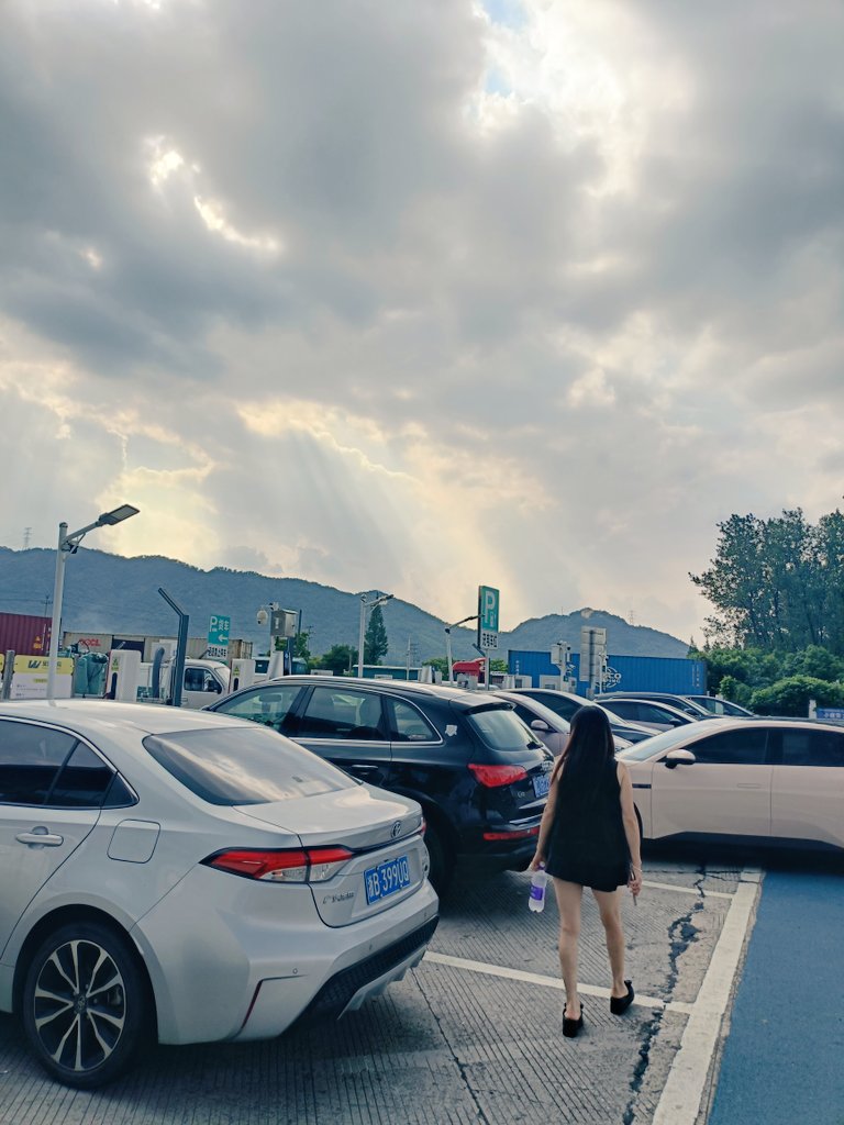zch00529's tweet photo. 马上抵达宁海，宁海附近的朋友们可约起来，今天老婆内搭穿得比较性感。#宁海FQ  #单男 #宁波宁海 https://t.co/fOR3YQCub8