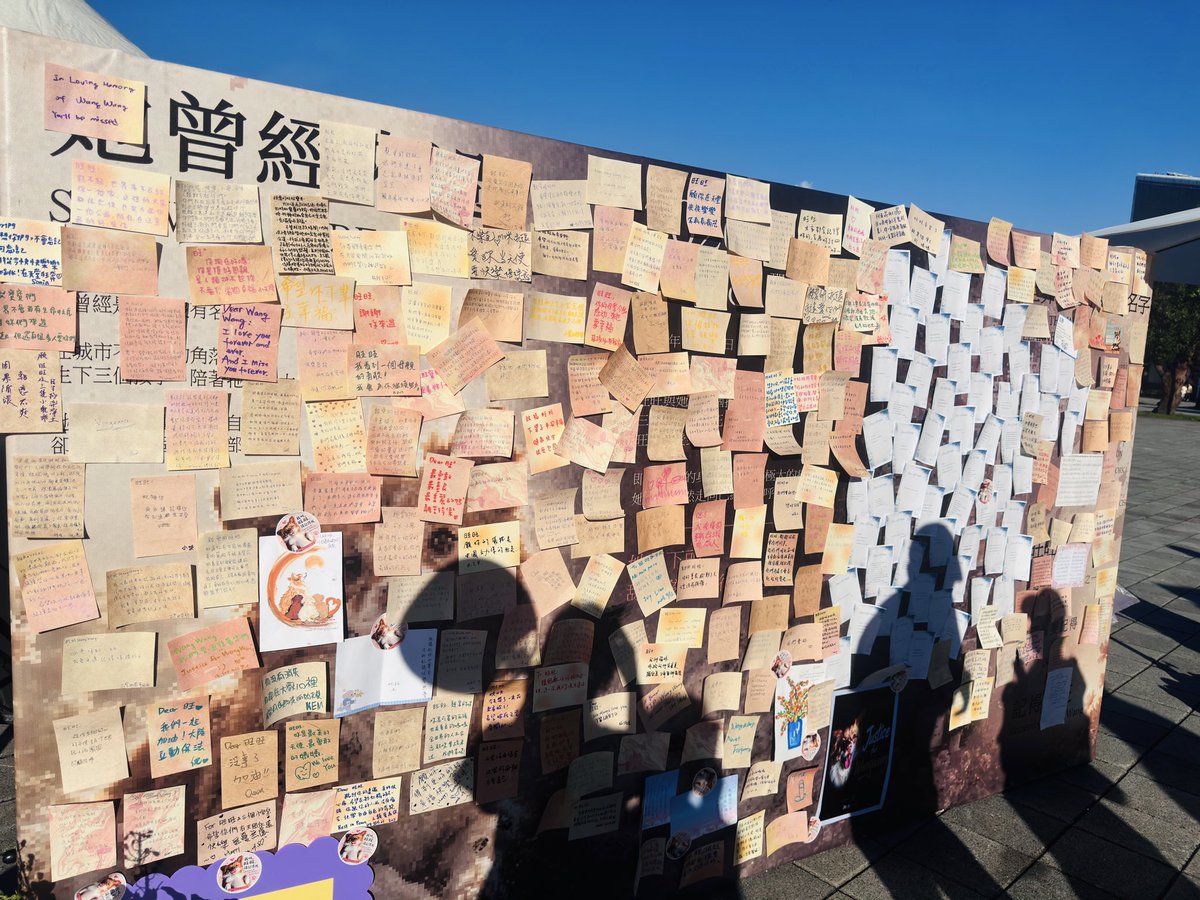 meganchen0101's tweet photo. @whyyoutouzhele 台灣台北花博913追思旺旺 ，活動大成功！！很多很多人來看旺旺，我們志工在講解旺旺經過時，與民眾一起流下了眼淚⋯ https://t.co/IX5WDlDG0U