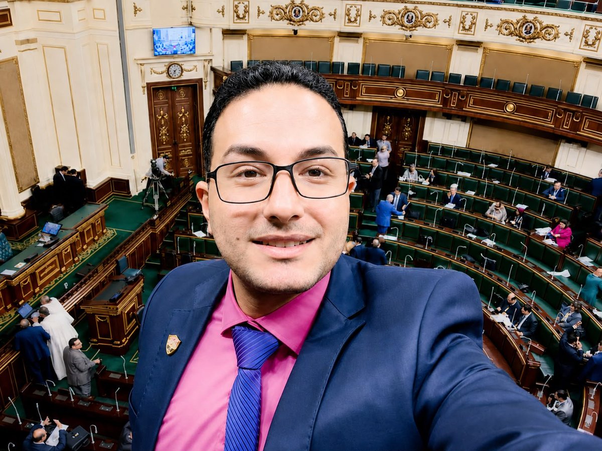 elshureim's tweet photo. لسان حال الأحزاب المصريه 
" كلنا نعمل من أجل مصر " !!
ياعينى عليكى يامصر وكله بيشتغلك ! https://t.co/TPW9hOc8fN
