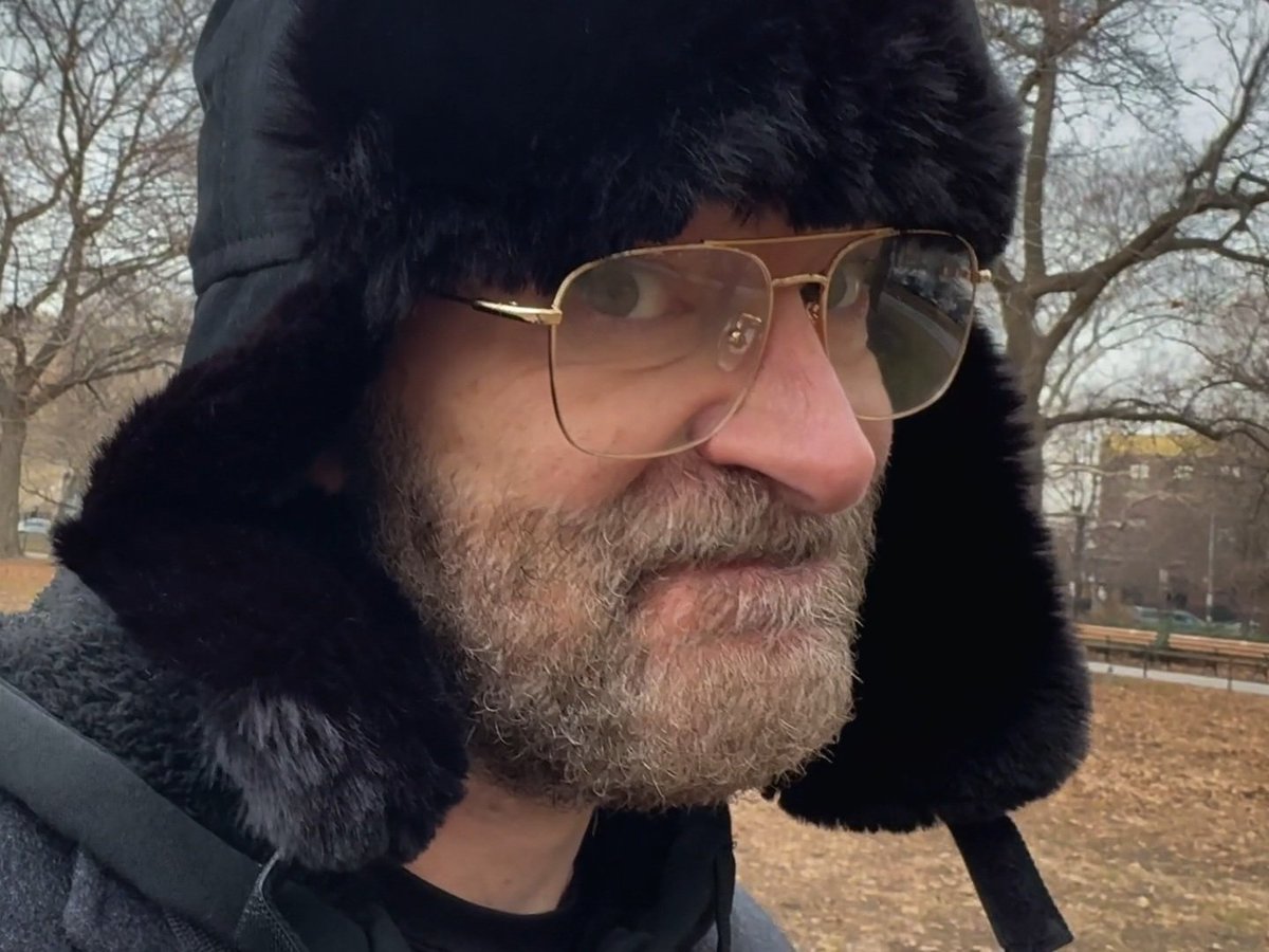 skysharkmark92's tweet photo. how i look at my friends after forcing them to watch creep https://t.co/8IhtXSOaGI