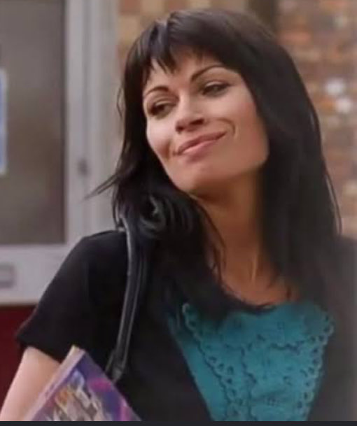 CarlaCS26's tweet photo. “Tell Mr potential, if he doesn’t get back ‘ere sharpish…. He’ll be wearing his bits as a bobble hat” 😂 #CarlaConnor #AliKing #QueenOfTheCobbles #Corrie 💕💕 - 26th May 2010 https://t.co/a0skmiHS7R