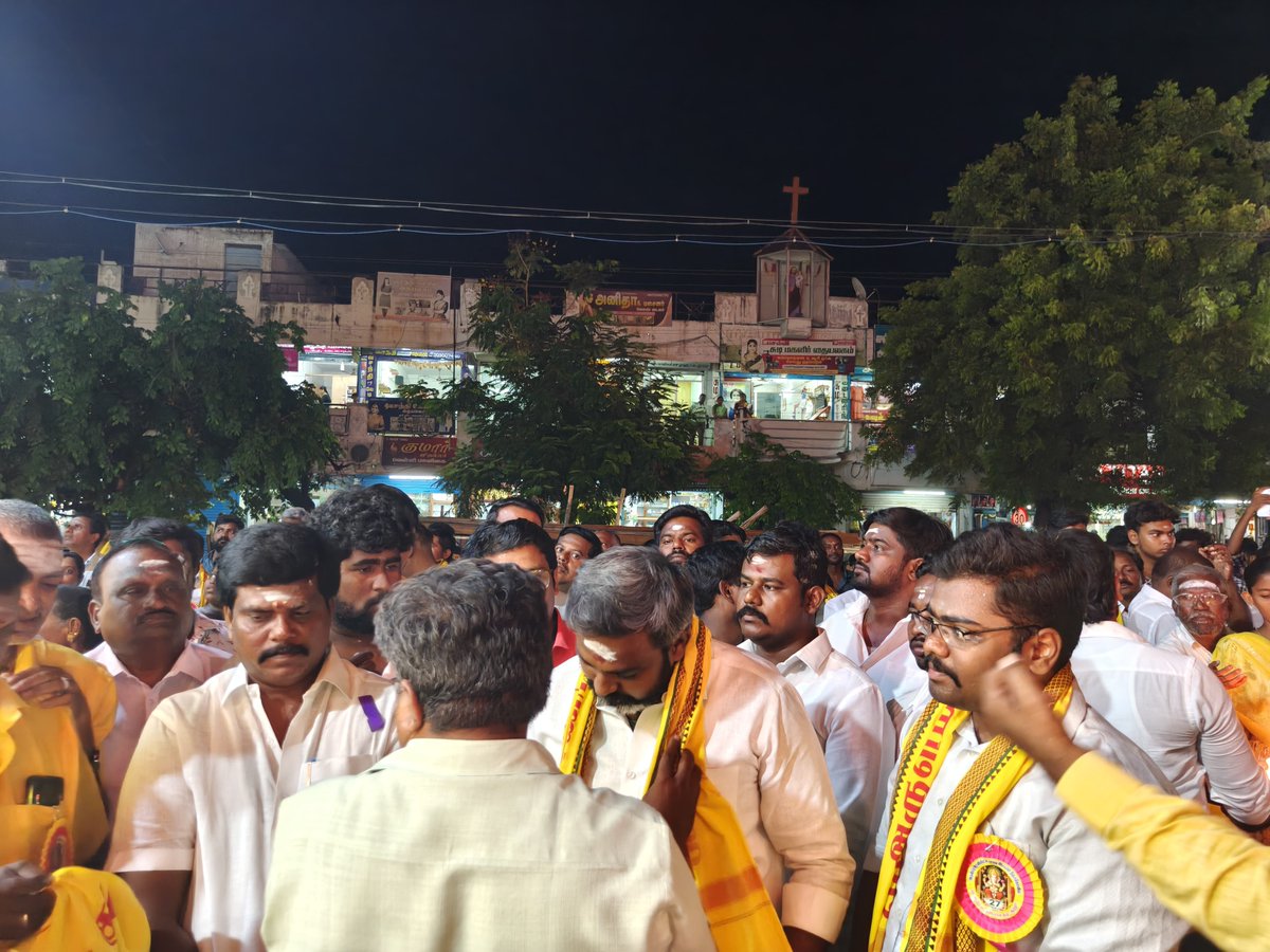 VenkatesanTVK's tweet photo. சேலம் கிழக்கு மாவட்டம், ஆத்தூர் நகரம், ராணிப்பேட்டை யில்  விநாயகர் சதுர்த்தியை முன்னிட்டு பிரதிஷ்டை செய்யப்பட்டுள்ள விநாயகர் சிலைக்கு கழகத் தோழர்களுடன் சாமி தரிசனம் செய்தோம். https://t.co/HJP62W1ORS
