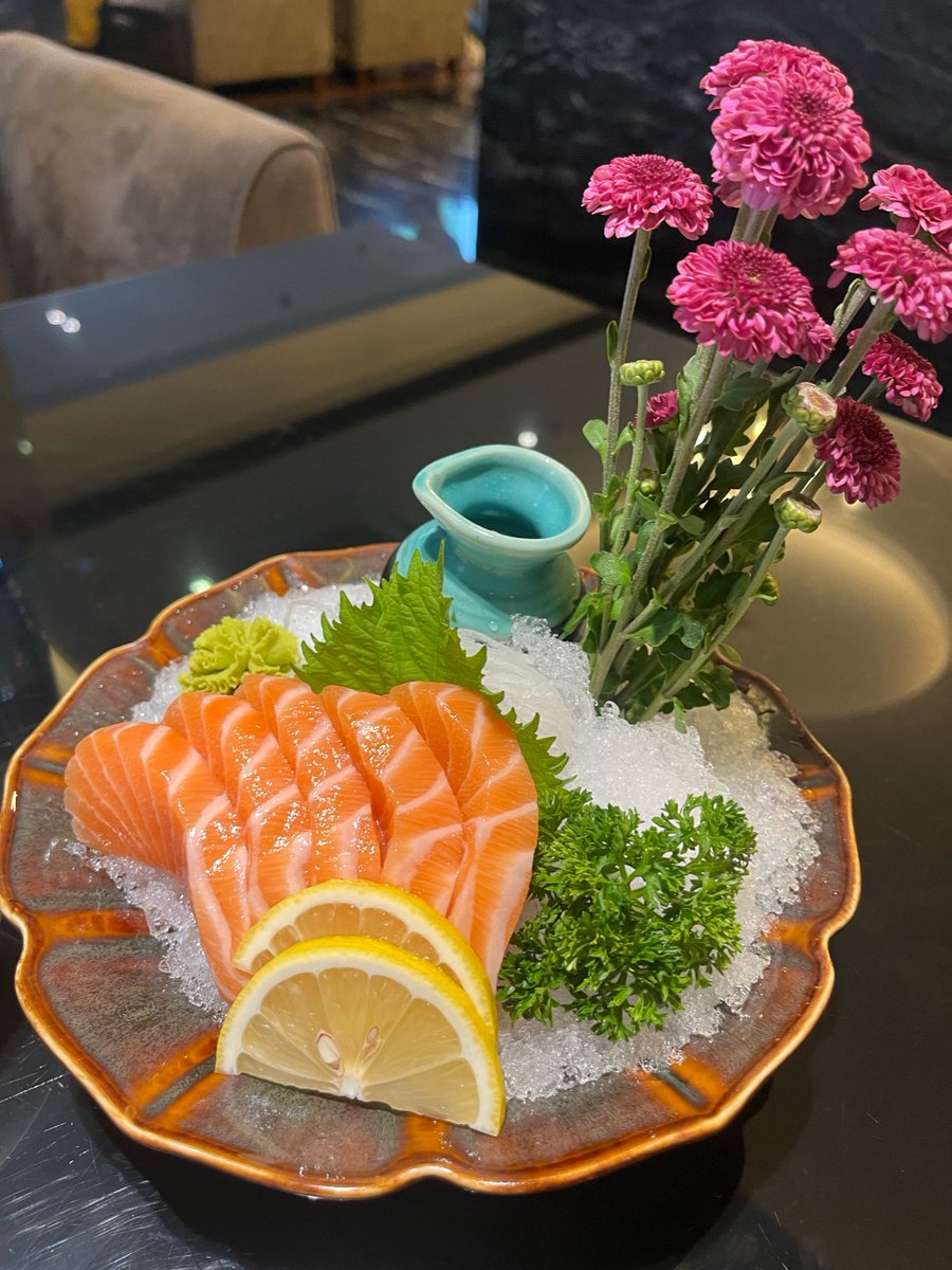 MiggBorquezz's tweet photo. [Fresh salmon fillet from local market – firm texture, rich natural flavor, no fishy aftertaste. Perfect for quick weeknight dinner or weekend meal prep!  #IngredientReview #FoodFind]， https://t.co/Im6b3hdInt