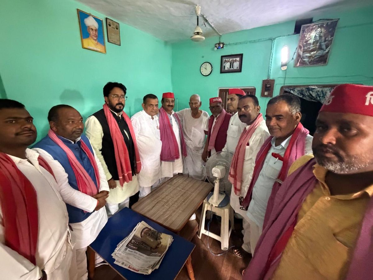 palshyamLalsp's tweet photo. जनपद सिद्धार्थनगर के पूर्व जिलाध्यक्ष श्री राम चंद्र यादव जी के अस्वस्थ होने की जानकारी प्राप्त होने पर उनके आवास पहुँचकर कुशलक्षेम जाना एवं शीघ्र स्वस्थ होने की कामना की। https://t.co/gjAp7B0VUW