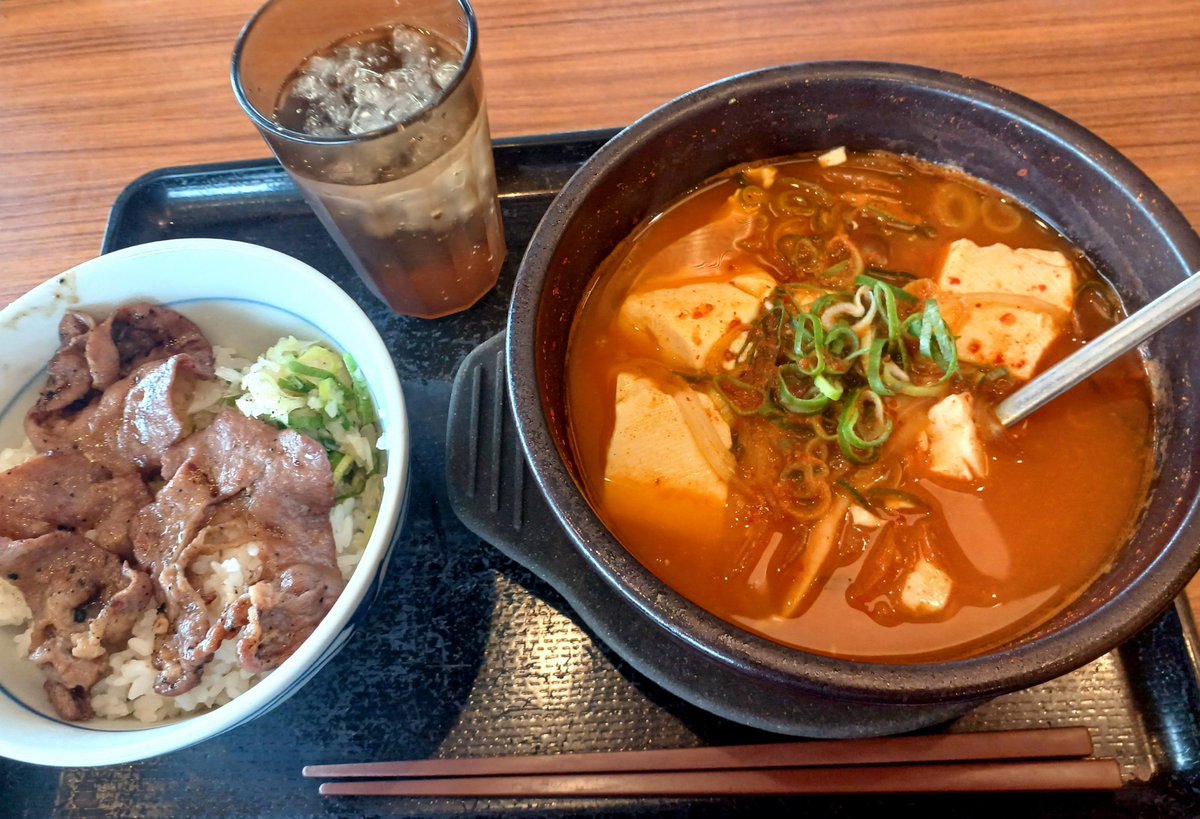 shixx61's tweet photo. 韓丼🍲
海鮮スン豆腐、辛かったけど具沢山で美味しかった～ https://t.co/gvUMQn3j6o