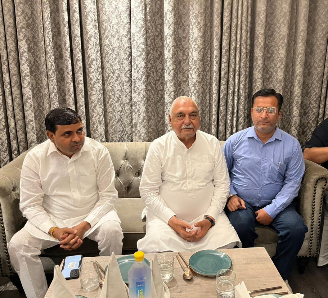 anshu4narang's tweet photo. संघर्ष की मिसाल, जनसेवा की पहचान और हरियाणा की आवाज़ — आदरणीय श्री @BhupinderShooda जी को जन्मदिवस की हार्दिक बधाई एवं शुभकामनाएँ। 💐🎂
ईश्वर आपको स्वस्थ, दीर्घायु एवं सदैव ऊर्जावान रखें। 🙏 @DeependerSHooda @OfficeofBSH @INCIndia @INCHaryana @RahulGandhi #HappyBirthdayHoodaJi https://t.co/rceTVoIIrf
