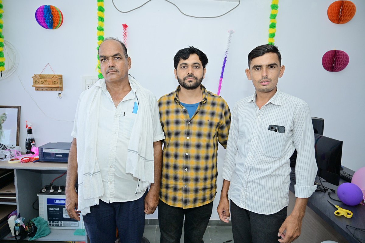 RamdevGhntiyal's tweet photo. #Rockstar_Photography, Editing Hub &amp; Print Point, Panchori के नए प्रतिष्ठान की शुभ ओपनिंग के अवसर पर शामिल होकर भाई Jagdish Jaani को शुभकामनाएं दीं। 🎉🎊✨📸 
#RDGjat https://t.co/66ro9b1xxc