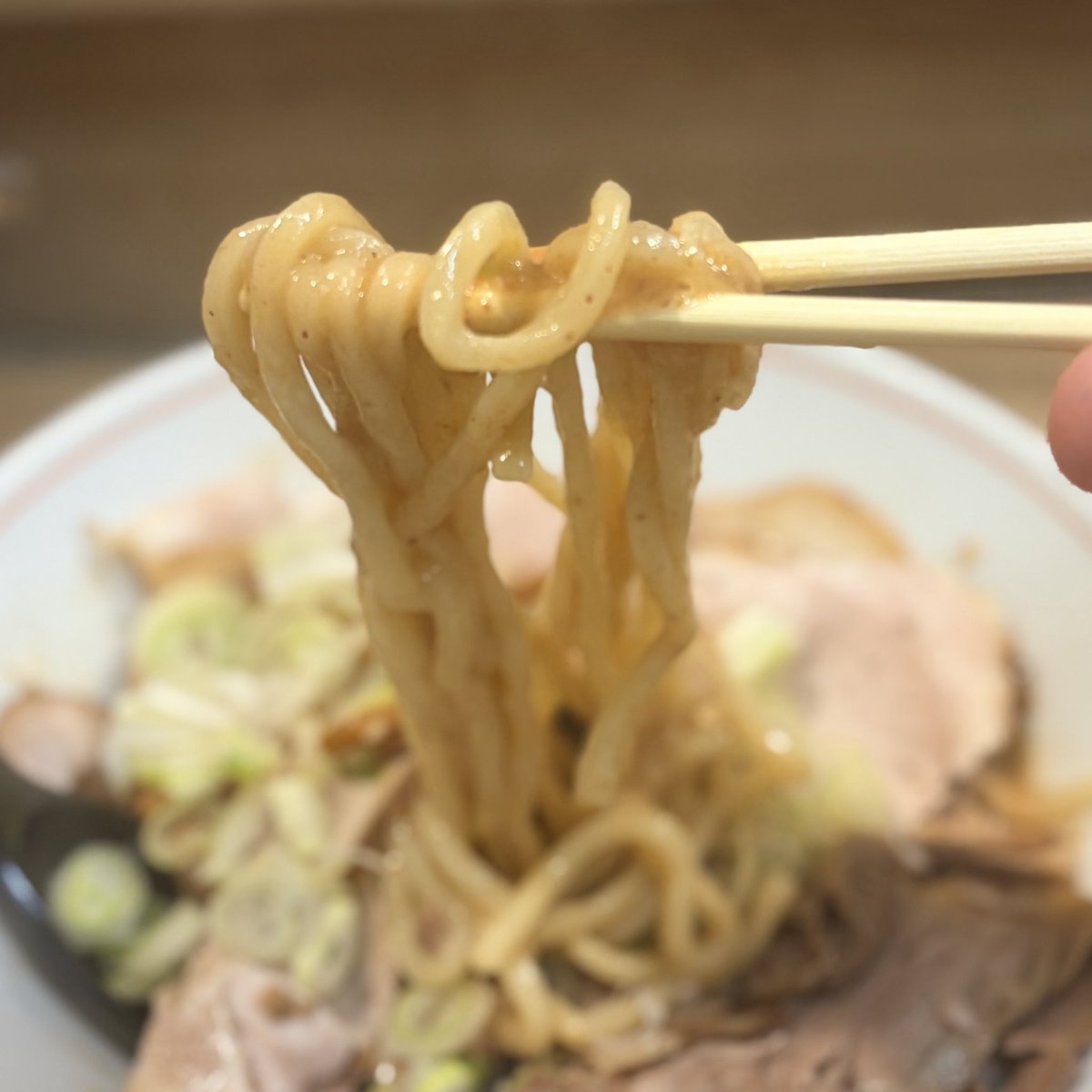 grinddesignworx's tweet photo. 一乗寺ラーメン街道のあきひで(亜喜英)さんの濃厚ラーメンが復活したと聞いて🍜
相変わらずの爆ウマで箸が止まりません！！ https://t.co/jQNhGApXPI