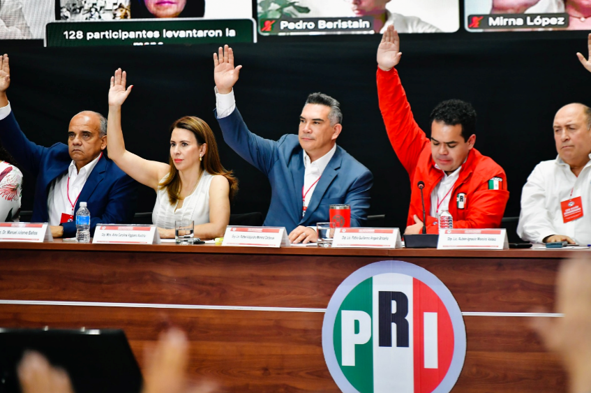 AngMariscal4T's tweet photo. Ningún país en el mundo se merece tener un partido como el @PRI_Nacional 

¿Coinciden?

🙋 https://t.co/87qnqPdYgg