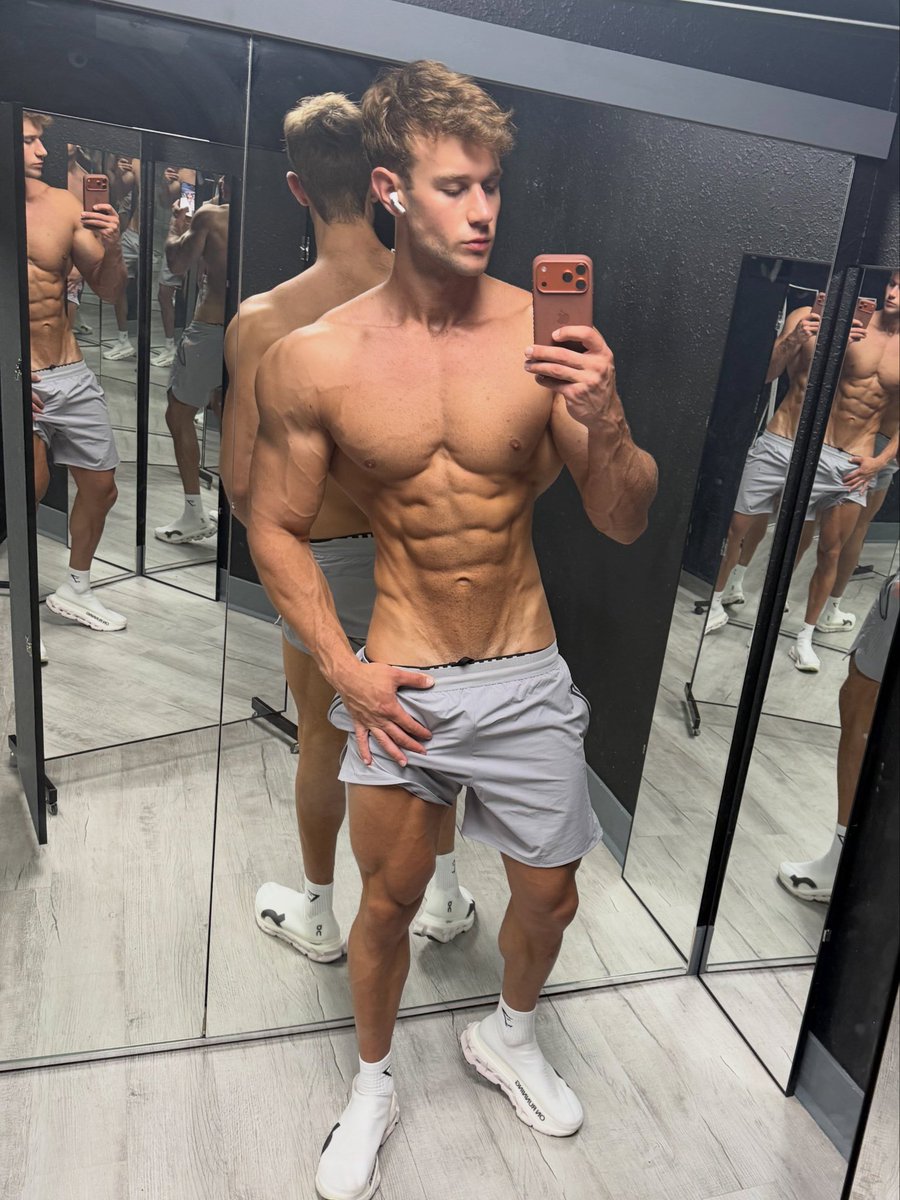 alphabaron9's tweet photo. Your ego can stay at the door. When you’re here, you follow my lead. I give the instructions, you carry them out, and you do it without the attitude. #cashmaster #findom #dominate #serve https://t.co/OAcX7poU6y