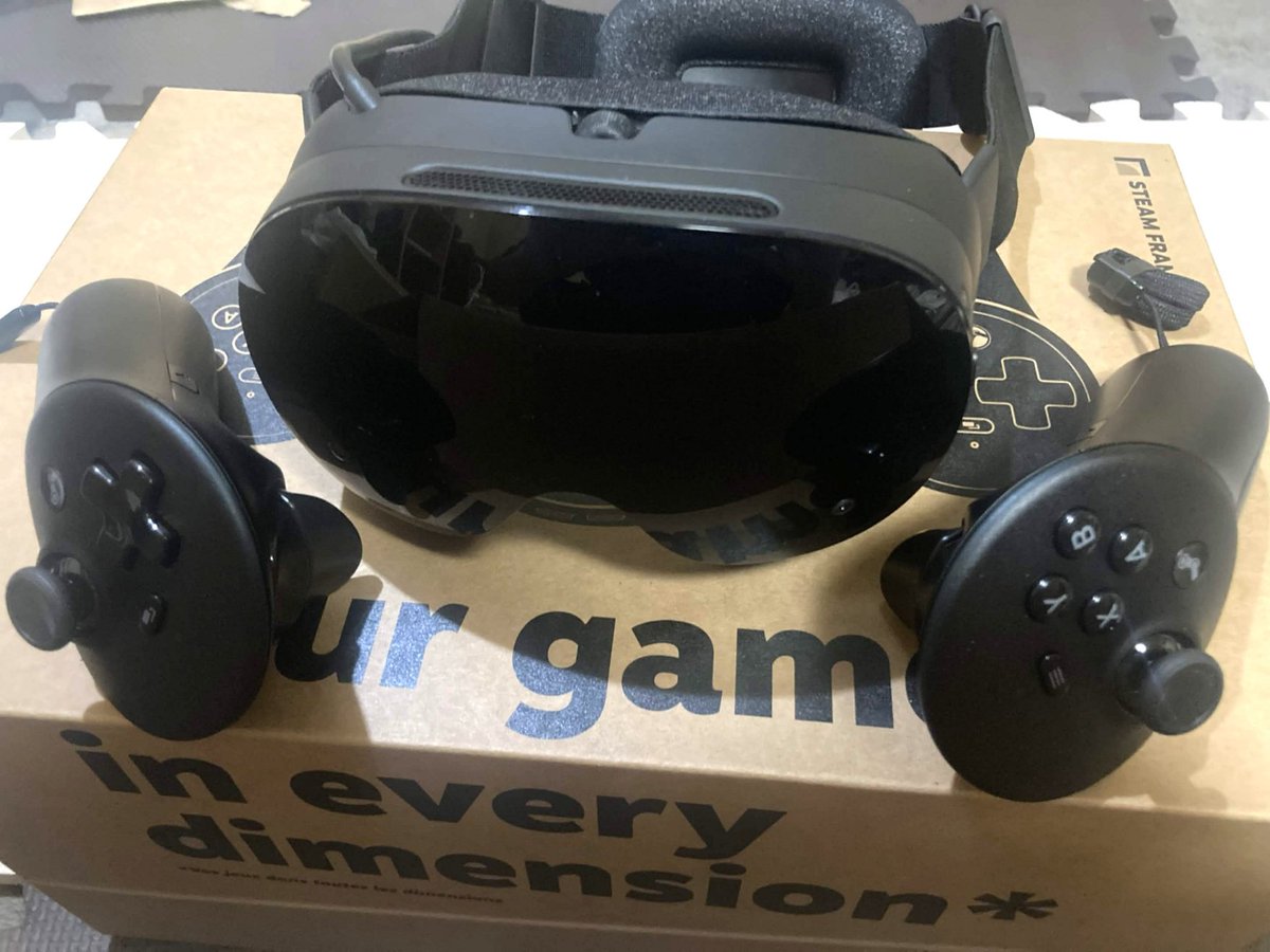 denfaminicogame's tweet photo. Valveの新型VRヘッドセット「Steam Frame」を先行体験！ “快適性の鬼”で「V睡」にもオススメかも！？
https://t.co/g9sv68Y42i

軽量&amp;神コントローラー付属で超便利。着け心地から接続まであらゆる面において「マジで楽」だから24時間着けていられそう。VR漬けの毎日を送るなら最適かもしれない https://t.co/2y8TzULdAJ