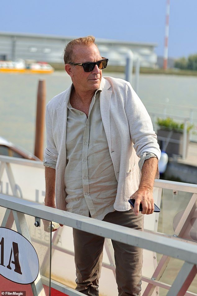 KevinCostntm's tweet photo. Kevin Costner 
You are beautiful inside and out. Even when you struggle, you remain kind and positive. I think you're amazing!. https://t.co/He5flksZJi