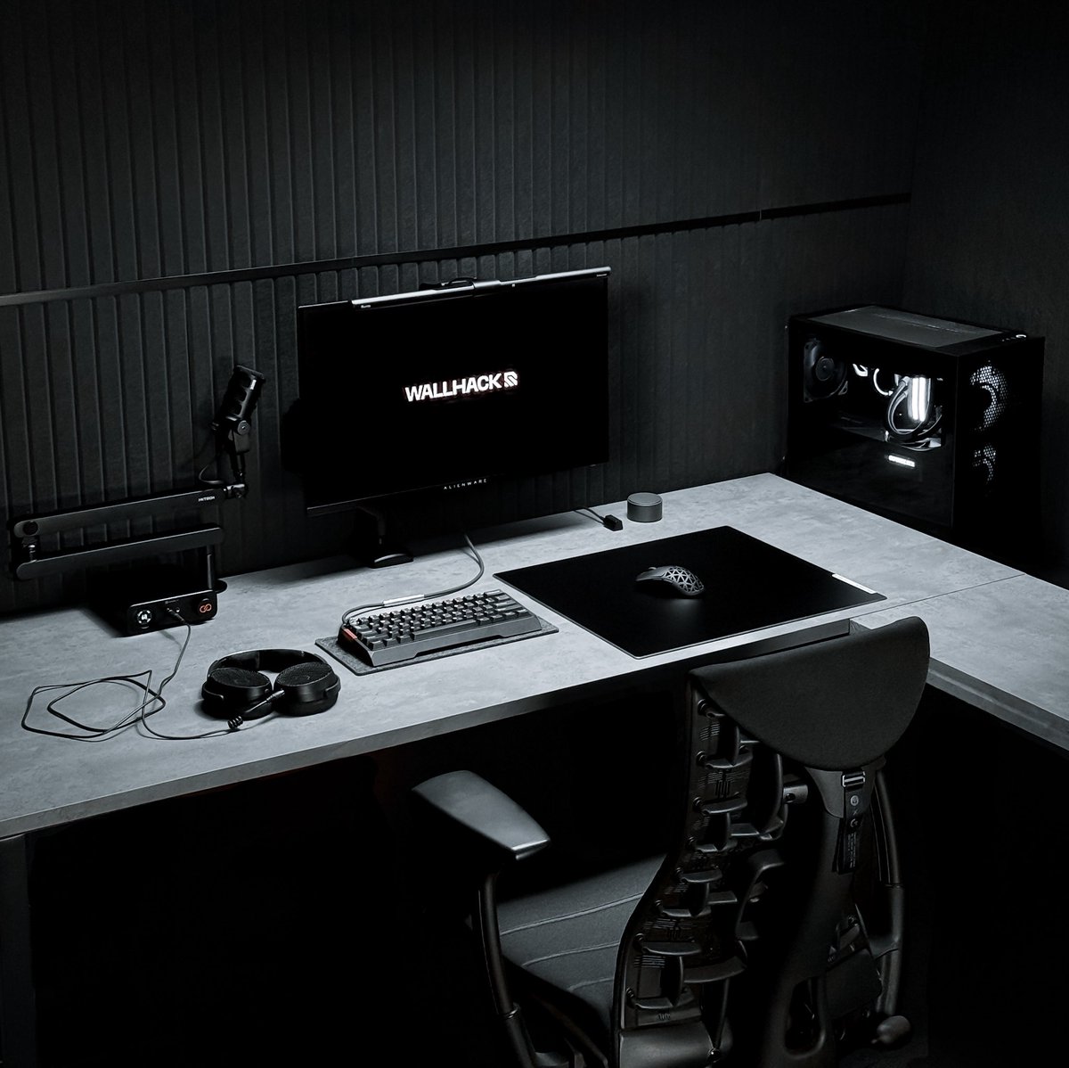 __BoIo's tweet photo. I just need the mouse and keyboard 🖤 https://t.co/fkpJ9ZpSkl