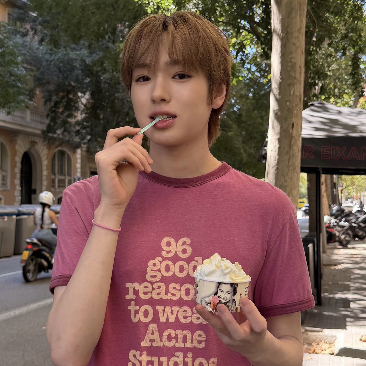 DazersSakuya's tweet photo. Selamat pagi, oll! Semoga hari ini pada happy yah. Info sarapan dong? Saku sih pagi-pagi makan aiskrim 🫣🤫 https://t.co/9skJJTGLWG