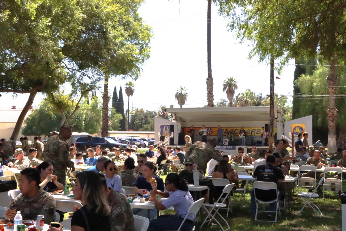 AlturaCU's tweet photo. This past weekend, Altura Credit Union was proud to be a sponsor of the 51st Annual Military Appreciation Picnic at @March_ARB hosted by the @RivChamber Military Affairs Council! 🇺🇸

Thank you to all the people who protect and serve our country. 🧡

#AlturaCU #MilitaryMonday https://t.co/wIP22EicvV